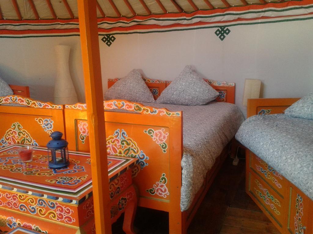 Yourte Nomade-Lodge Les Ecrennes Ruang foto