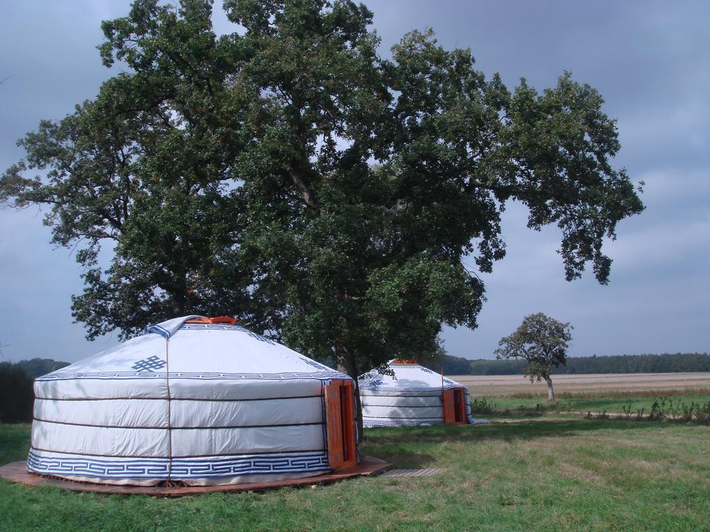 Yourte Nomade-Lodge Les Ecrennes Bagian luar foto